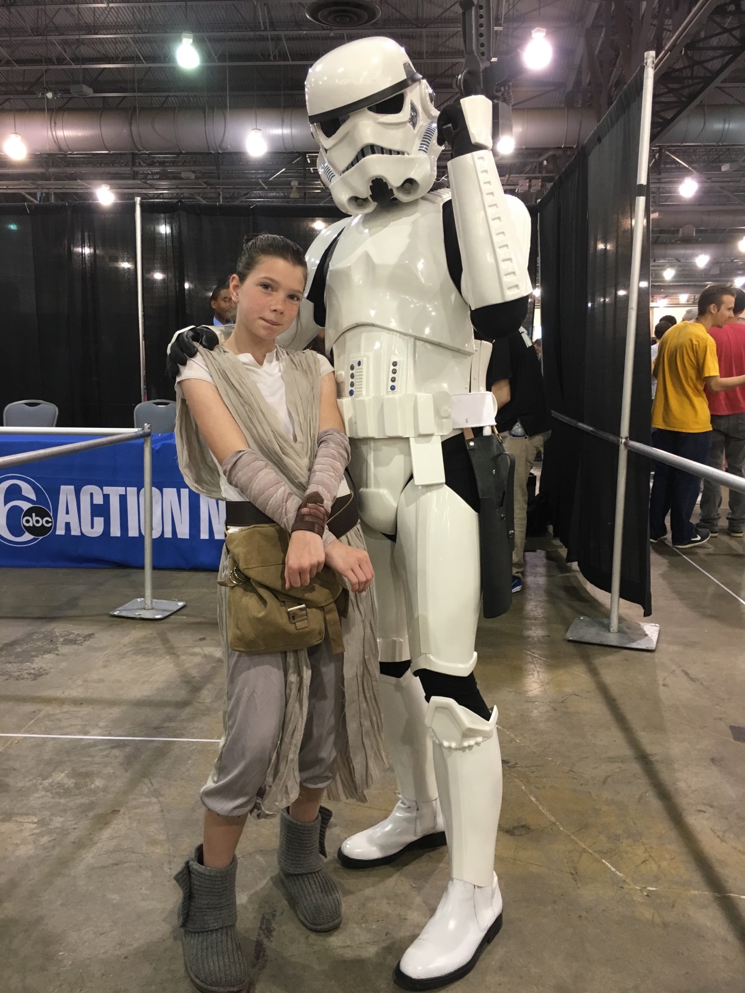 06-06-2016-comic-con-4 photo